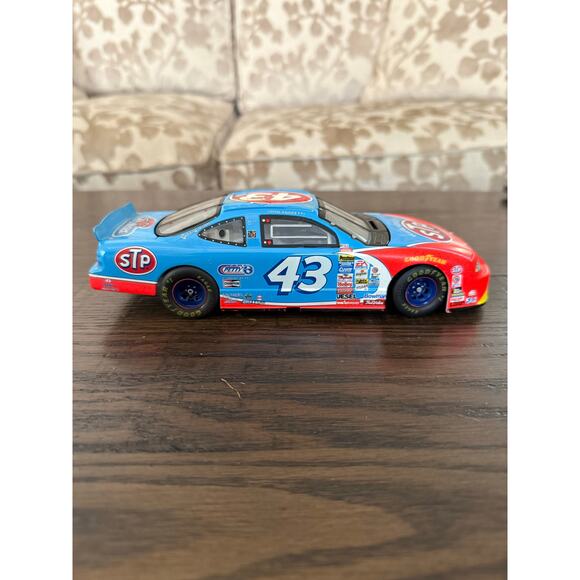 Team Caliber 1:24 John Andretti 1999 Pontiac Grand Prix#43STP Die-Cast - Picture 4 of 8